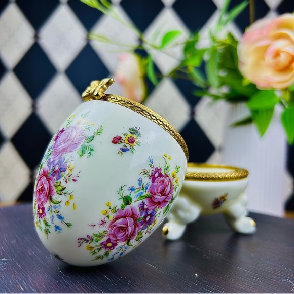 Darling Porcelain Egg Trinket Box Footed Floral Hinged Keepsake Décor Vintage - Picture 6 of 6